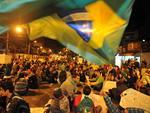 Segunda-feira: Protesto reuniu cerca de 800 pessoas em Blumenau