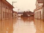 Rua So Paulo. Foto foi feita por um membro da famlia Marx. Mande tambm fotos da enchente de 1983 para o email geral@santa.com.br