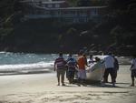 Pescadores recolhem as redes, desmontam os ranchos e acertam as contas da pesca da tainha, que encerra mais cedo esse ano.