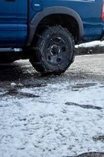 Moradores da regio utilizam correntes nos pneus para evitar acidentes