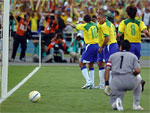 Voltando ao futebol, olha ai a dana do Robinho de novo