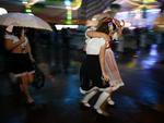 Chuva causa transtornos a folies na primeira noite da Oktoberfest