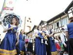 Desfile deste sbado contou com sol e caladas lotadas