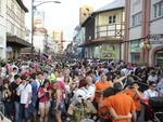 Desfile deste sbado contou com sol e caladas lotadas