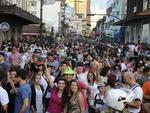 Desfile: sbado a Rua XV de Novembro, no Centro, foi palco do primeiro desfile da 30 Oktoberfest