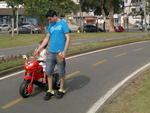 Vrias pessoas aproveitaram o feriado de Proclamao da Repblica ir ao parque, namorar, nadar e at pescar em Blumenau