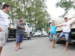 Motoristas aderem ao movimento nacional e impedem a passagem de caminhes em Pouso Redondo