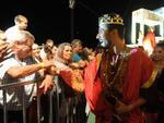 Quase 4 mil pessoas acompanham a primeira noite do espetculo de Pscoa de Guabiruba  Pea que conta com a participao do ator global Julio Rocha ter mais uma sesso sexta-feira