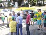 Blumenauenses protestam contra corrupo e a favor do impeachment de Dilma em frente  prefeitura