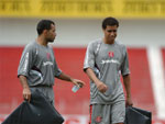 Iarley e Jorge Wagner no treino do Inter nesta tera