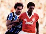 Nlson marcou os dois gols da virada colorada no Gre-Nal do sculo em 1989