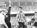 Juiz expulsa o mdico do Inter em Gre-Nal disputado em 1961