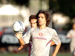 Fernando no treinamento aberto no suplementar do Beira-Rio