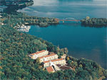 A seleo da Ucrnia optou pelo isolamento e vai se estabelecer no Seminaris Sea Hotel, separado da cidade de Potsdam pelo lago Templin. Ser a nica seleo do Mundial que ficar em um dos novos estados da Alemanha