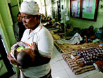 Hospital lotado em Bantul. A gua potvel e a comida tambm comeam a se tornar escassas