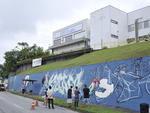 Grafiteiros comeam a pintar o muro do Jornal de Santa Catarina em comemorao aos 45 anos do Santa.