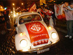 Caxiense decorou at o carro com as cores do Inter