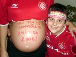 Fabiane, o filho Rennan e os gmeos, ainda na barriga, chamados Rafael e Felipe