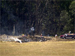 Avio sequestrado por terroristas, com 55 passageiros a bordo, cai s 12:33 por razes desconhecidas em Pittsburg, na Pensilvnia. Provvel alvo era a Casa Branca