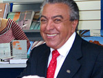 06/11/2006 - Mauricio de Sousa, cidado porto-alegrense, participou de atividades na Feira do Livro e provou a pipoca da praa