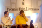 12/11/2006 - Roberto Carlos Sampaio Guedes, criador da Associao Amigos do Livro de Taquara, se emociona ao ganhar o Fato Literrio 2006