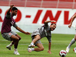 Iarley sofre falta de Wellington Pereira em treino de marcao forte no Gigante