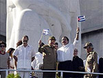 Ral Castro, irmo do lder cubano Fidel Castro, governante interino de Cuba e o presidente eleito da Nicargua, Daniel Ortega