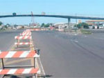 Vista ao sair da freeway, no acesso  BR-101, na altura do km 98,7. No local, existe um desvio para a rua lateral, instalado em razo das obras de construo do viaduto elevado no trevo de acesso a o municpio de Osrio