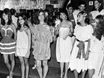 Em 1984, quando a ento apresentadora Maria do Carmo comandou a festa, as garotas ainda usavam vestido no concurso 