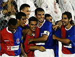 Jogadores do Paran comemoram gol sobre o Real Potosi