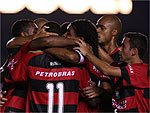 Renato, do Flamengo, comemora seu gol sobre o Maracaibo