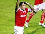 Paulo Csar, do Toluca, comemora seu gol sobre o Bolivar