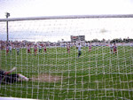 Goleiro em um lado, bola no outro. O Juventude marca de pnalti um dos trs gols do jogo