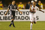 So-paulino Souza,  direita, comemora seu gol sobre o Necaxa no Morumbi