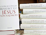 Livro de Bento XVI, &quot;Jesus de Nazar&quot;, foi lanado na Alemanha. No Brasil, o lanamento deve ocorrer durante a visita do pontfice ao pas, em maio