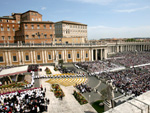 Vista geral da Praa So Pedro no Vaticano durante a celebrao da missa dominical onde o Papa Bento XVI lembrou de sua famlia e sua ordenao sacerdotal