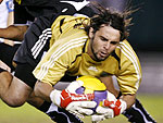 Goleiro Juan Ojeda, do River Plate, segura firme