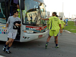 Jogadores chegam ao local do treino, no Centro de Treinamento do Po de Acar