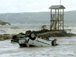 A regio costeira da ilha grega de Creta foi devastada por fortes tempestades em outubro de 2006