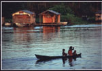 Uma famlia passeia no Rio Amazonas