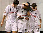 Z Roberto, do Santos, (C), celebra com seus companheiros o seu segundo gol, diante do Caracas, da Venezuela - - libertadores - 10/05/2007