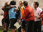 A equipe do Caracas, da Venezuela, comemorando o gol contra o Santos - libertadores - 10/05/2007