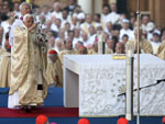 O Papa comea a missa em frente  Baslica de Aparecida no interior do estado de So Paulo