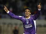 Williams Martinez, do Defensor of comemorando o gol diante do Grmio. O Defensor amplia o placar para 2x0