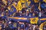 Um grupo de torcedores do Boca Juniors, anima a equipe para partida contra o Libertad, que decide quem enfrentar o Ccuta, na semifinal da Libertadores.