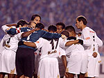 A equipe do Santos reza antes da partida