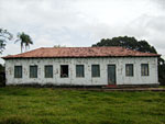 Mrcio Caires, de Alto Garas/MT: Fazenda/Estncia CASA de PEDRA em Alto Garas no Mato Grosso, propriedade do Sr. Rudolf Thomas M. Aernoudts, grande conservador desta maravilha j atravessa sculos de existncia. Na foto a razo pela qual se d este nome de Casa de Pedra, antiguidade ainda original e construda por nativos.A modelo da foto chama-se Rosiane