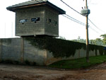 O Centro de Treinamento no interior  bem protegido