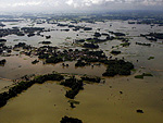 Vista erea das inundaes no distrito de Supaul ao norte de Bihar, na ndia