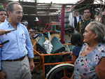 Presidente do Mxico, Felipe Caldern, em Chetumal, onde comanda os trabalhos de reconstruo das cidades atingidas